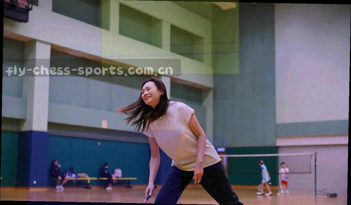 顶部双层菜单中回访入口与房间导航并列高亮的界面示意